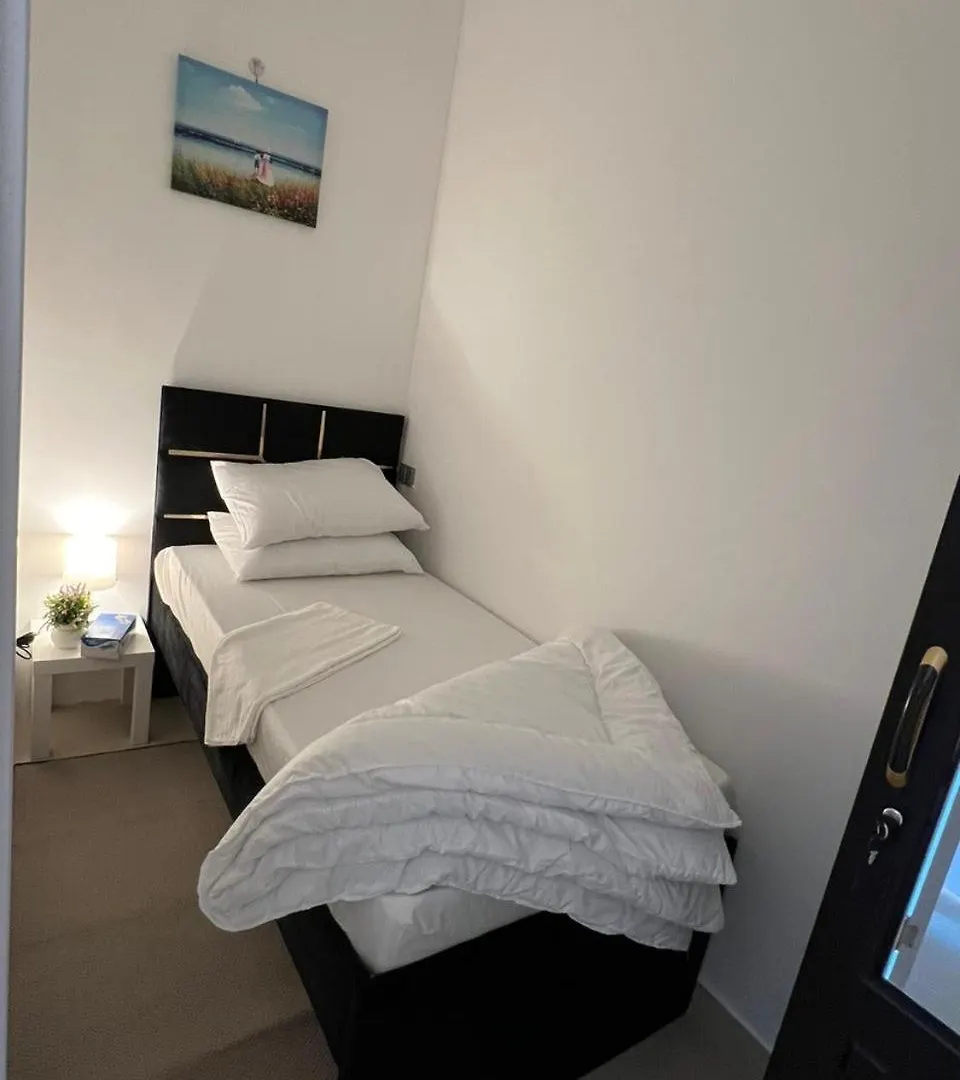 Four Stars Hostel Dubai